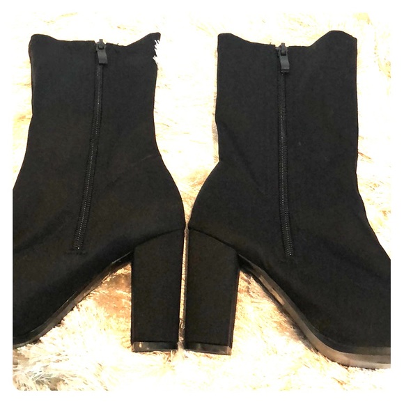 Boohoo black round closed toe 3.5” boot 5 - Picture 2 of 8
